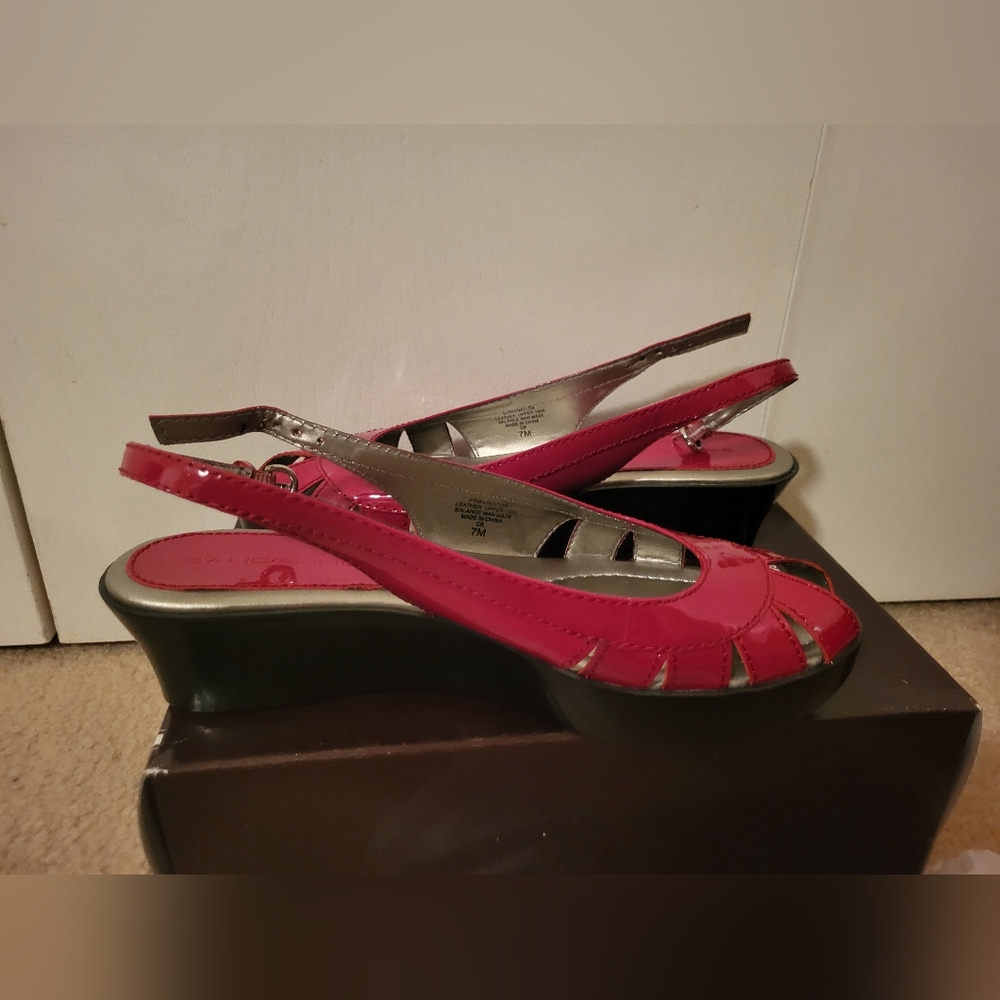 NEW Bandolino Red Wedge Slingback Sandals with Open Toe and High Heel Sz 7M